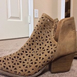 Sz- 13 Suede cutout bootie